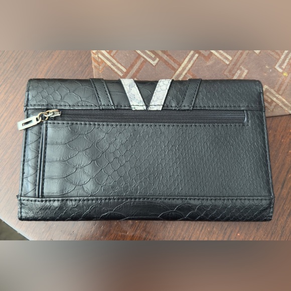 Guess Wallet - Picture 3 of 3